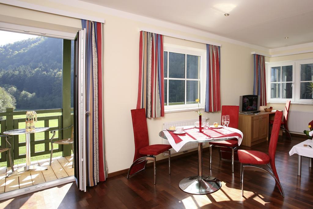 Hotel Buerglstein Sankt Wolfgang im Salzkammergut Luaran gambar